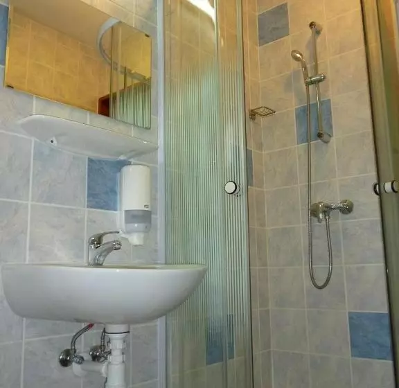 Aamiaismajoitus (B&B) Mátraházai üdülőház