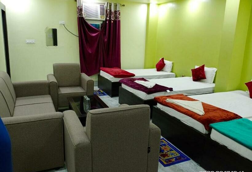 호텔 Sunaina International