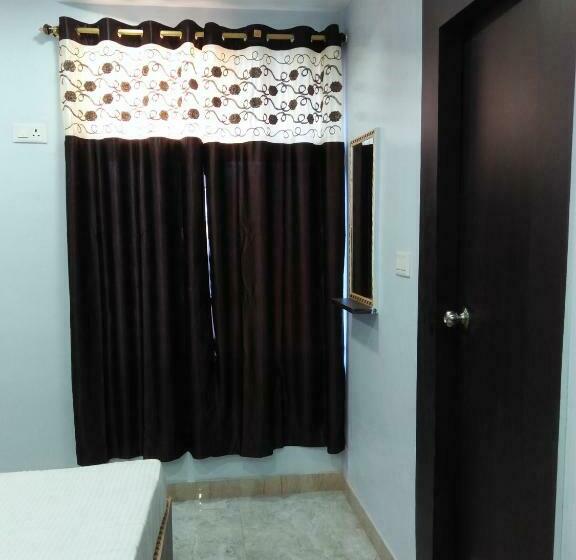 호텔 Sunaina International