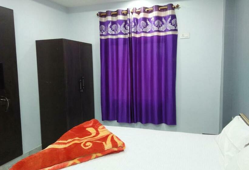 호텔 Sunaina International