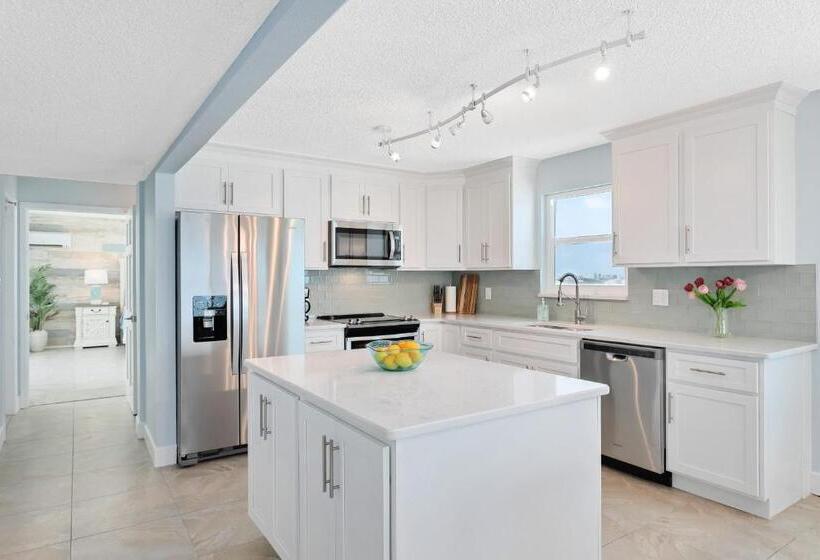 Paradise Beach Club Oceanfront And Penthouse