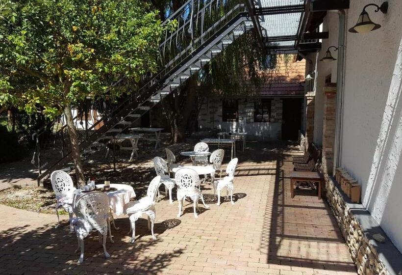 مبيت وإفطار Lesence Major