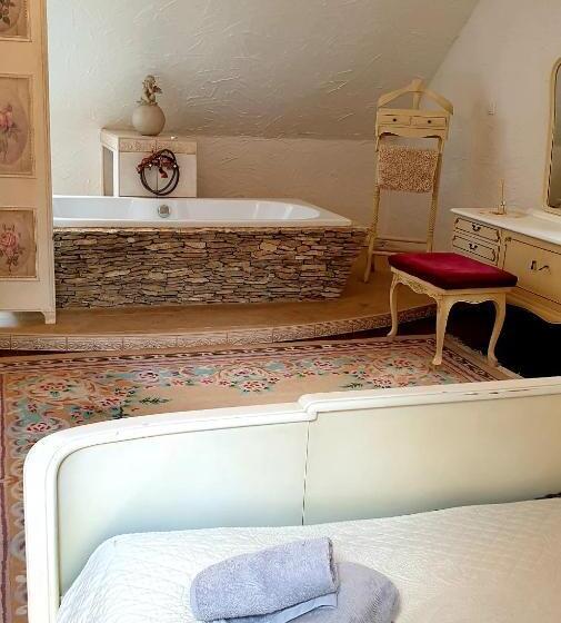 مبيت وإفطار Lesence Major