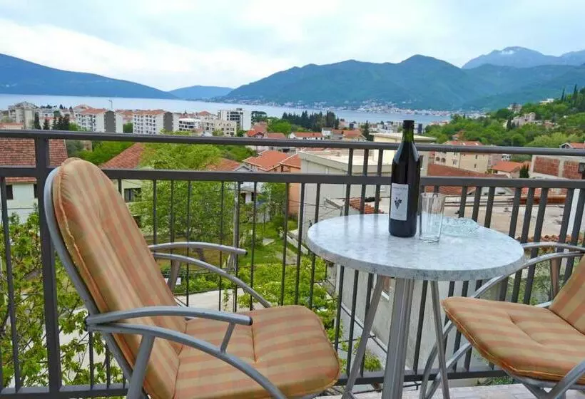 تختخواب و صبحانه Tivat Apartments