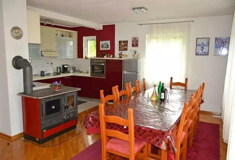تختخواب و صبحانه Tivat Apartments