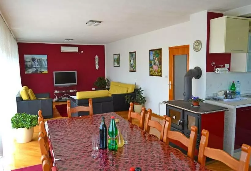 تختخواب و صبحانه Tivat Apartments