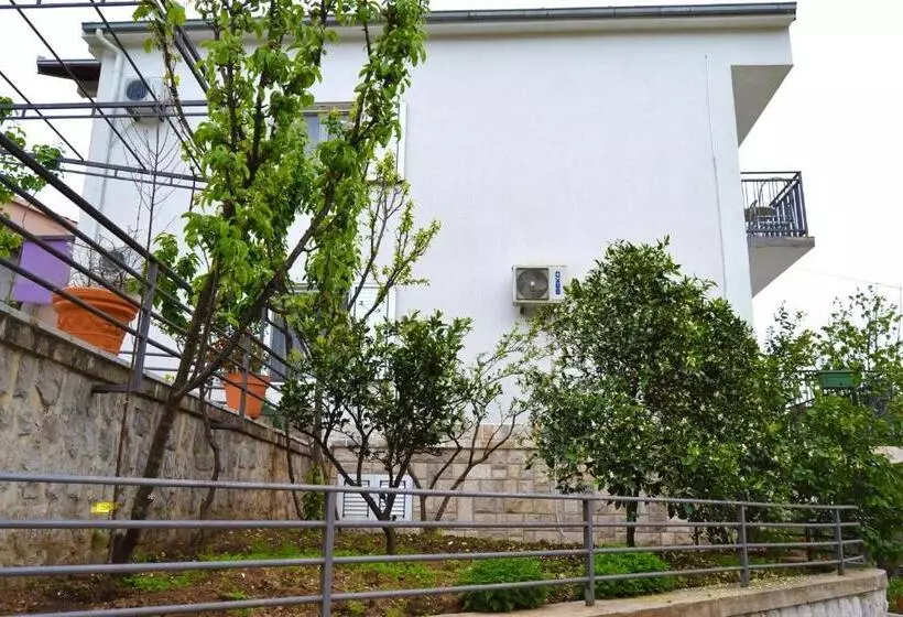 تختخواب و صبحانه Tivat Apartments
