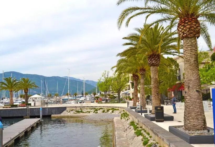 تختخواب و صبحانه Tivat Apartments