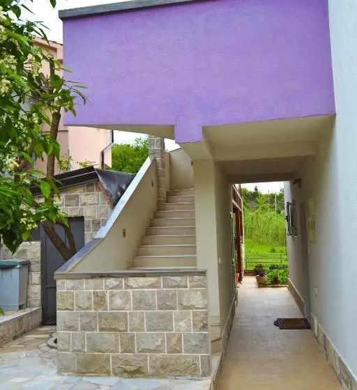تختخواب و صبحانه Tivat Apartments