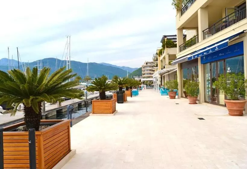 تختخواب و صبحانه Tivat Apartments