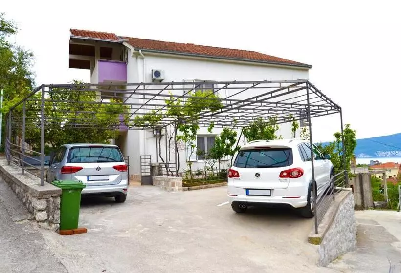 تختخواب و صبحانه Tivat Apartments
