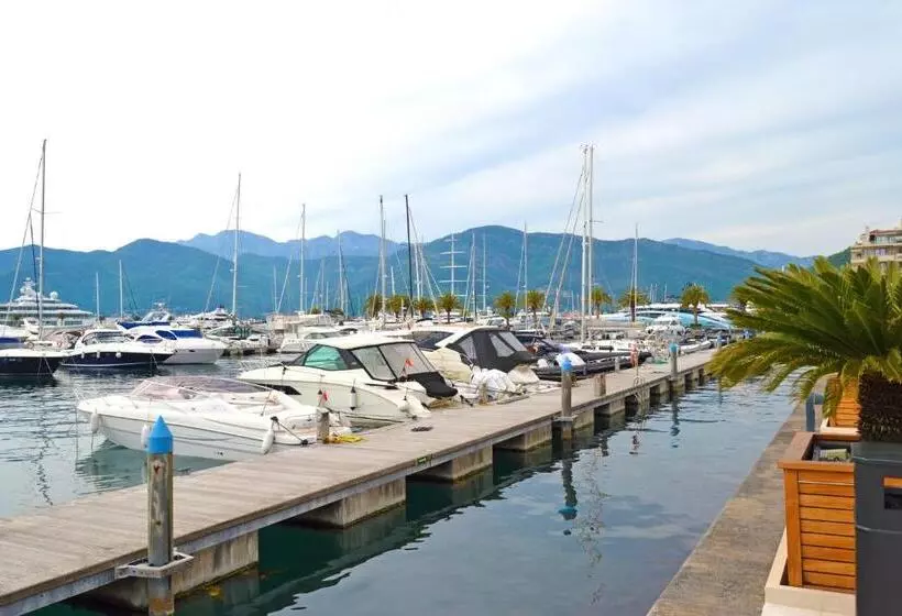 تختخواب و صبحانه Tivat Apartments