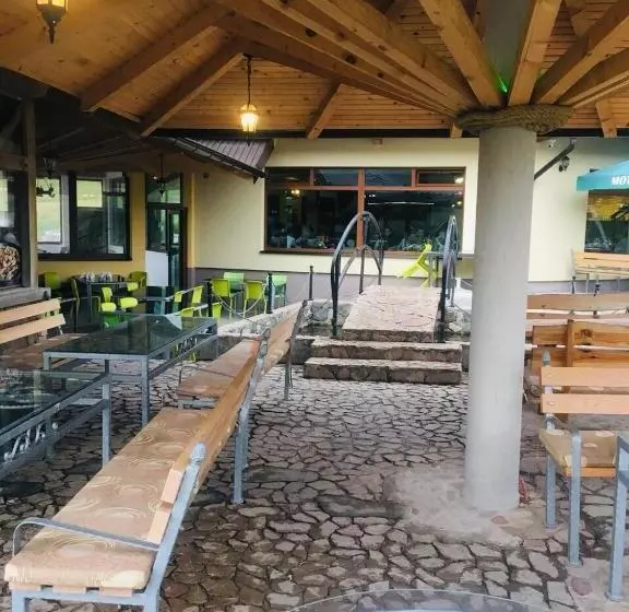 Omladinski Hotel Rostovo