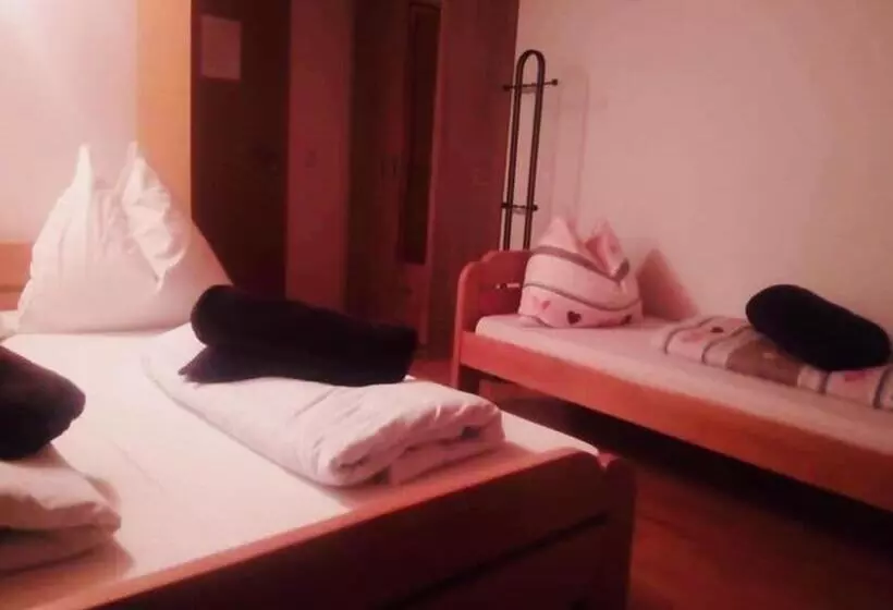 Omladinski Hotel Rostovo