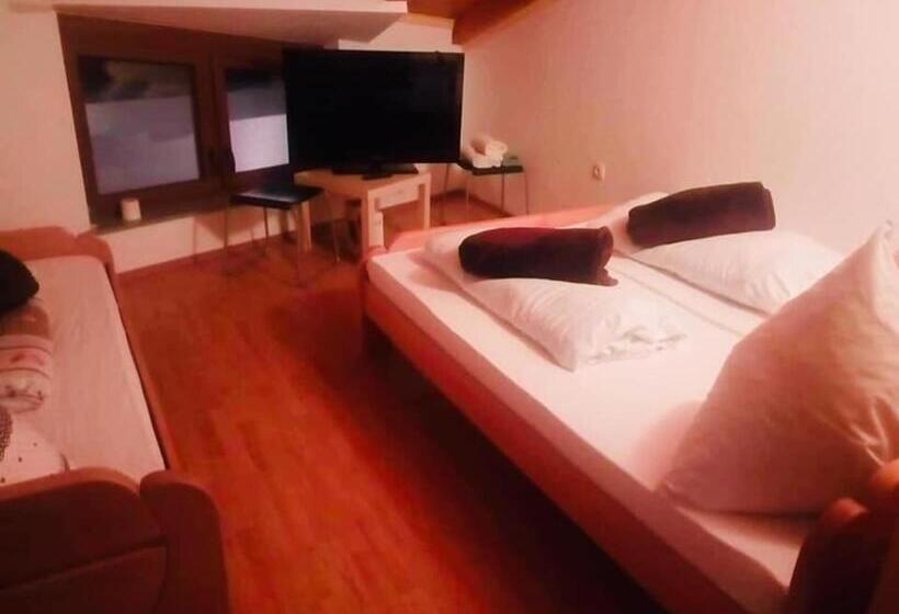 Omladinski Hotel Rostovo