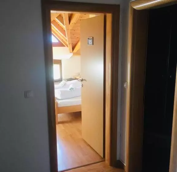 Omladinski Hotel Rostovo