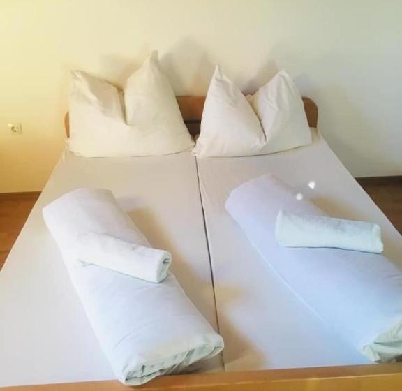 Omladinski Hotel Rostovo