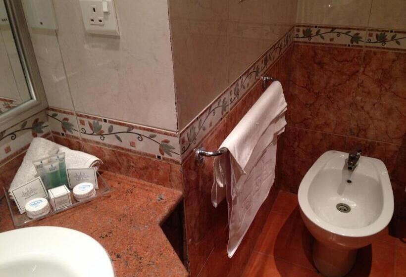 هتل Shanasheel Palace