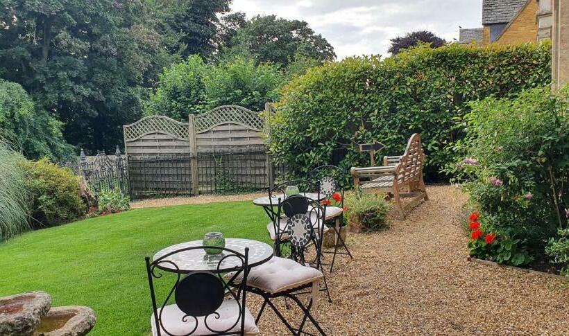 بنسيون The Limes