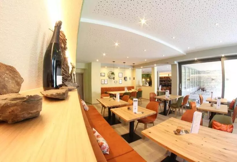 Majatalo Weinstube Bycastors