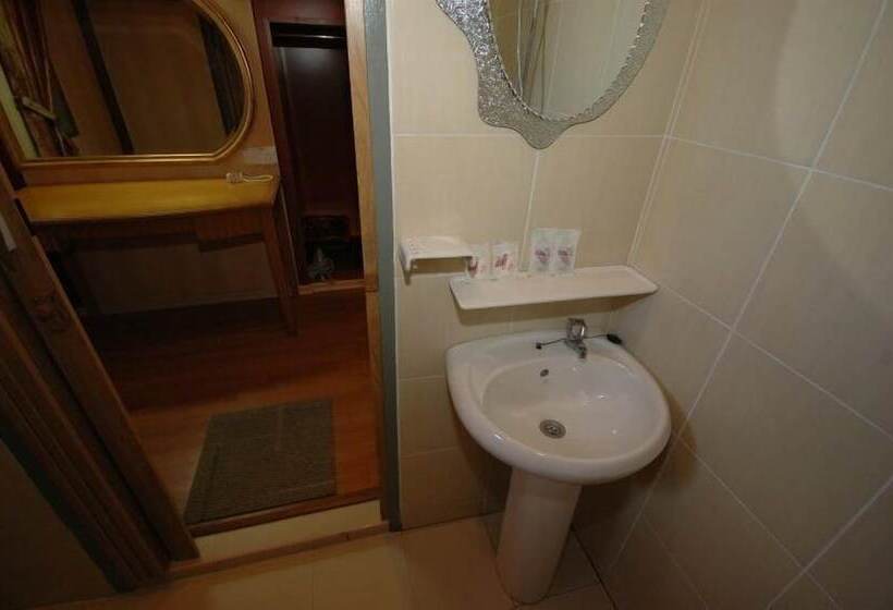 Hotel Sharila Island Resort