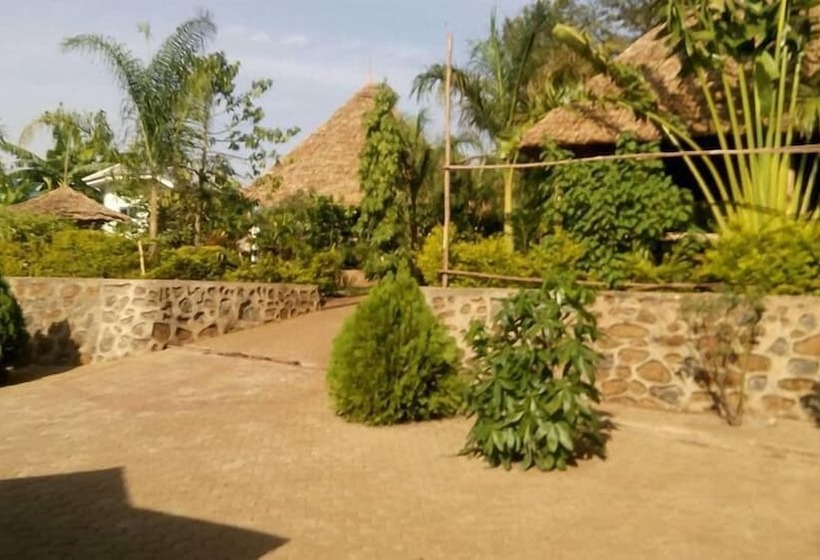 هتل West East Lodge