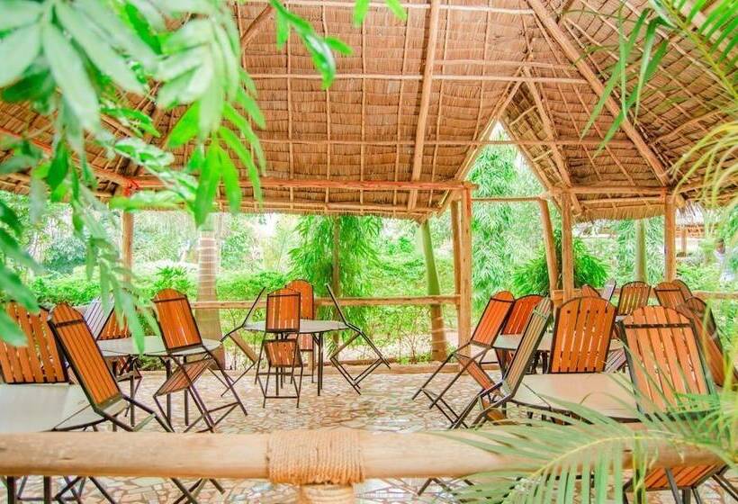 هتل West East Lodge