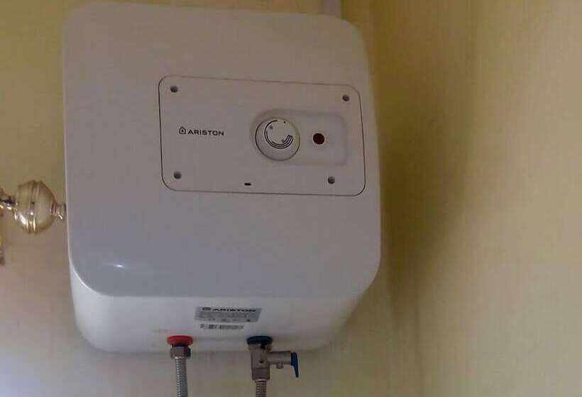 هتل West East Lodge