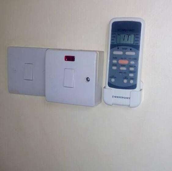 هتل West East Lodge