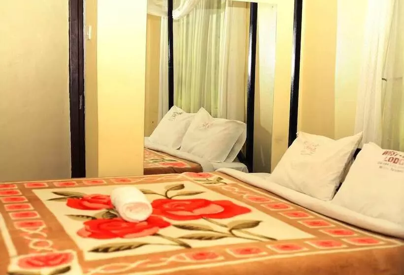 هتل West East Lodge