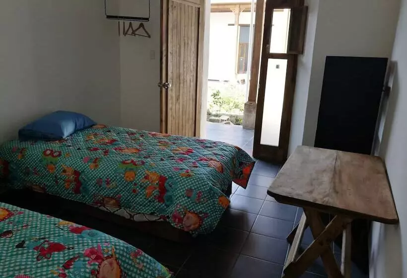 پانسیون Xela Columbus Guest House