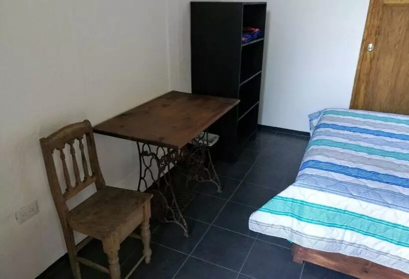 پانسیون Xela Columbus Guest House