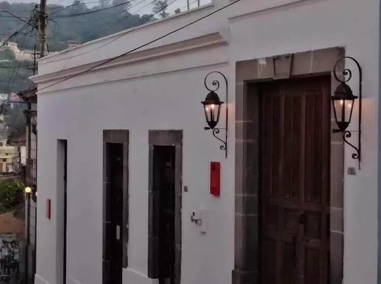 پانسیون Xela Columbus Guest House