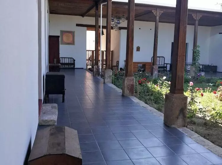 پانسیون Xela Columbus Guest House