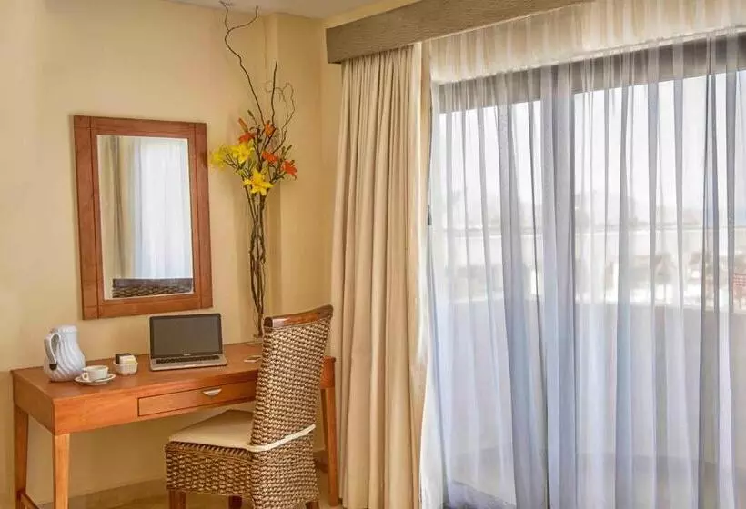 ホテル Arenas Del Mar Resort