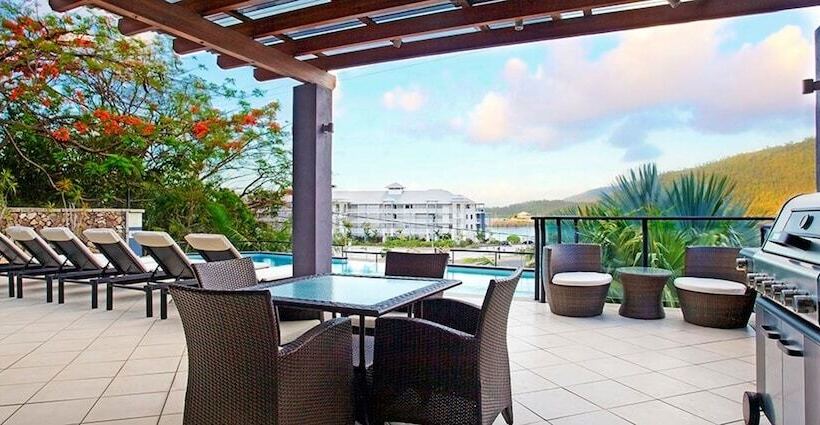 Отель At Waterfront Whitsunday Retreat  Adults Only