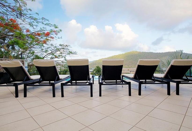 Отель At Waterfront Whitsunday Retreat  Adults Only