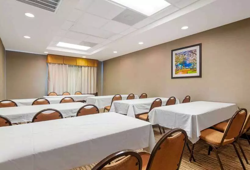 هتل Comfort Suites Byron Warner Robins