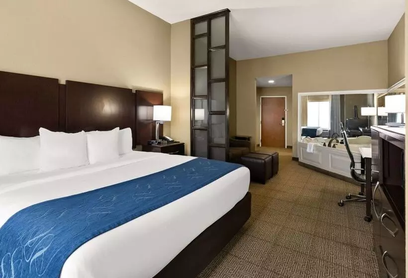 Отель Comfort Suites