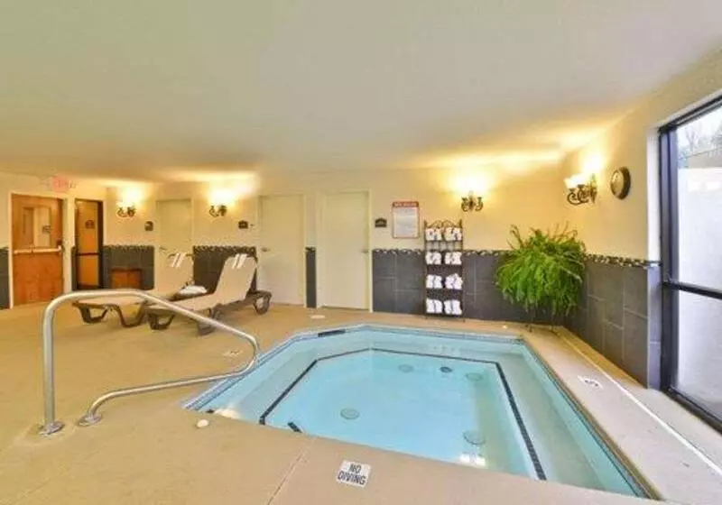 Отель Comfort Suites