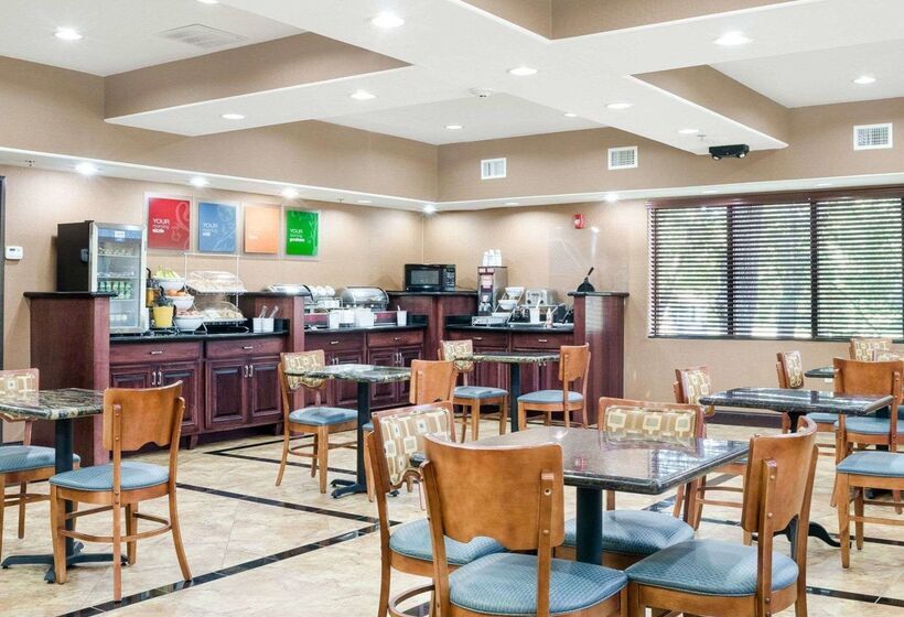 فندق Comfort Suites Topeka Northwest