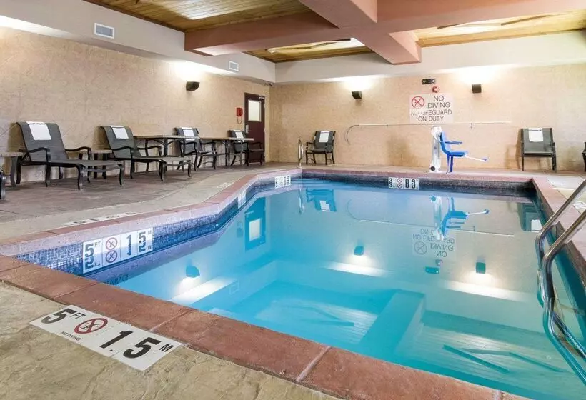 هتل Comfort Suites Topeka Northwest