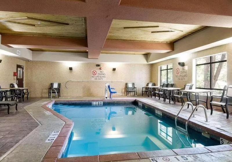 هتل Comfort Suites Topeka Northwest