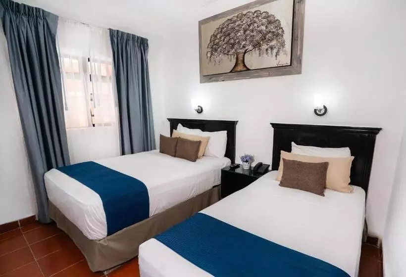 هتل Del Carmen, En El Centro Desayuno Incluido !