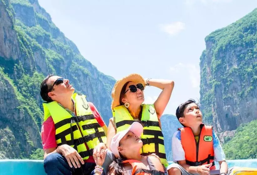 هتل Del Carmen, En El Centro Desayuno Incluido !