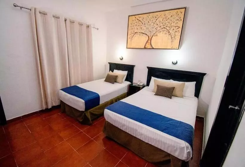 هتل Del Carmen, En El Centro Desayuno Incluido !