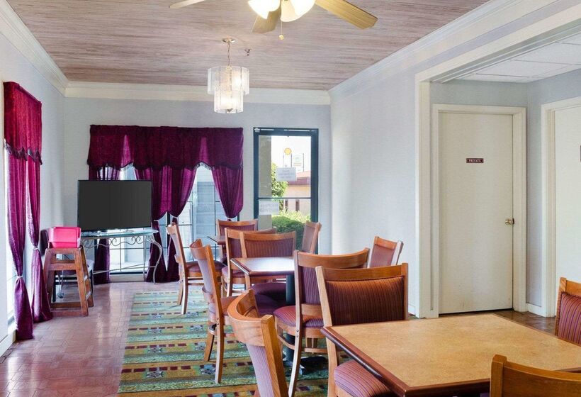 فندق Econo Lodge Canton I55