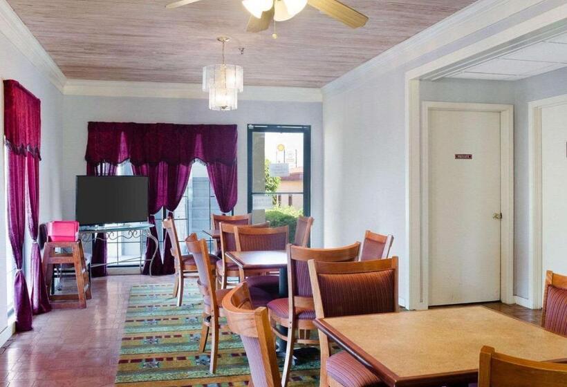 فندق Econo Lodge Canton I55