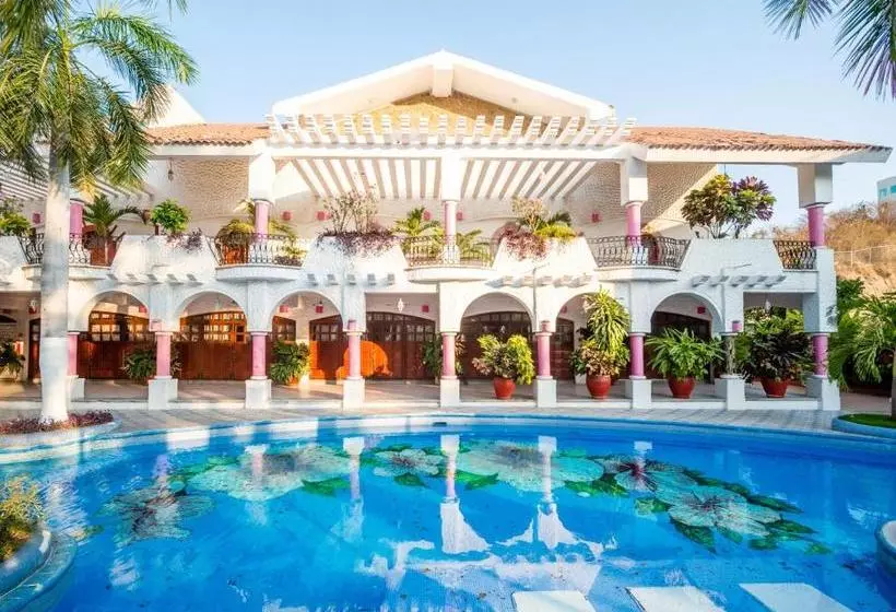 Отель Capital O Mexicano Huatulco