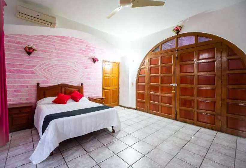 Отель Capital O Mexicano Huatulco